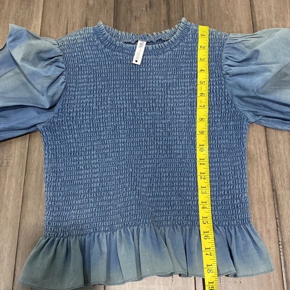 Zara puff sleeve smocked top faded‎ blue color - Picture 8 of 8